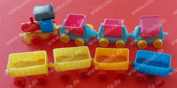 DDR Spielzeug Eisenbahn mit Wagons