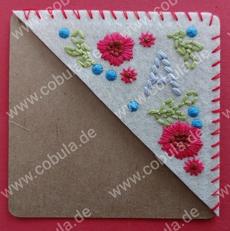 Handgesticktes Eck-Lesezeichen Farbe Beige ca.10 x 10cm