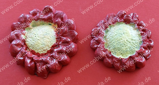 2 Blumen aus Ton ca. 6 und 7cm Handmade