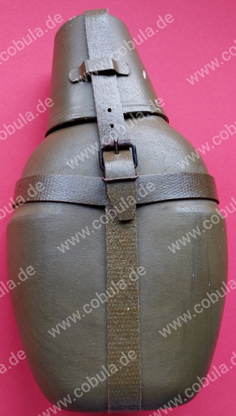 DDR NVA Feldflasche mit Becher ca.27cm